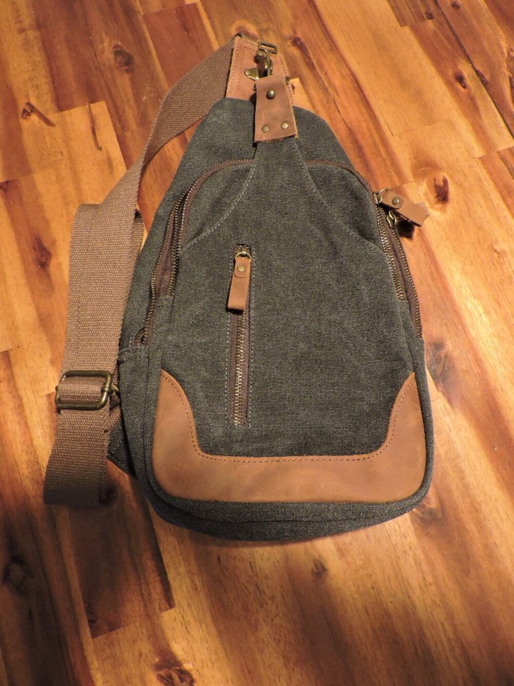 KL928 Crossbody Sling bag